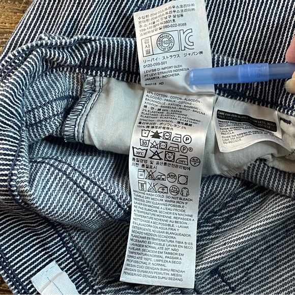 Levi’s women’s jean shorts blue striped 9 - Picture 10 of 11